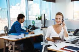 呼叫中心客服系统如何实现与其他系统的集成，例如CRM、知识库等