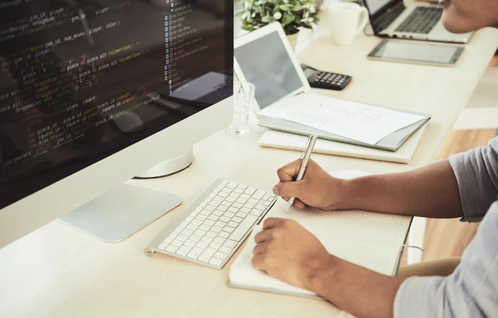 在呼叫中心中，电话客服是主要的沟通渠道还是其中的一部分？