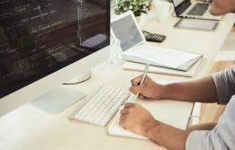 在呼叫中心中，电话客服是主要的沟通渠道还是其中的一部分？